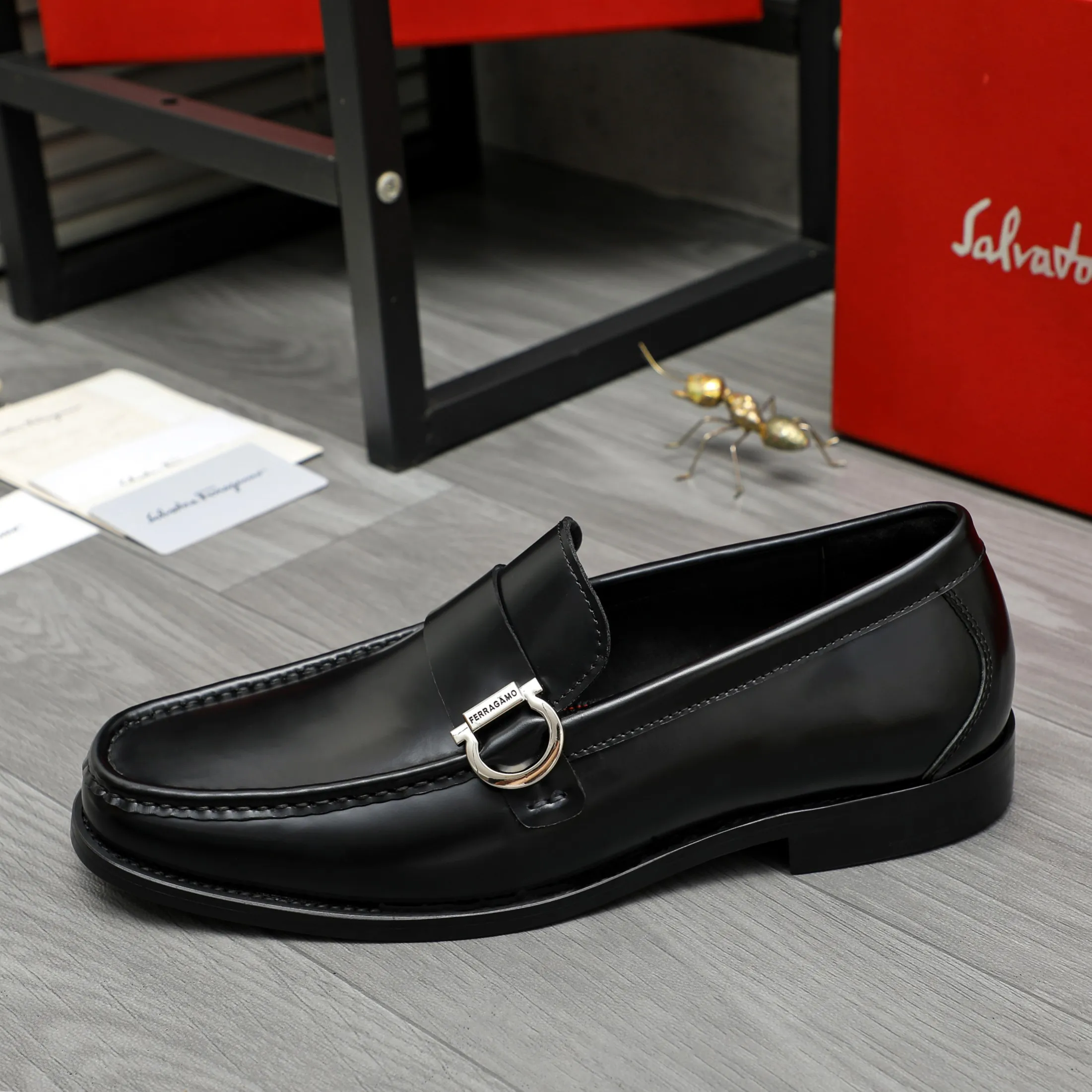 Men's shoes 💰442 Product trademark: Ferragamo "Ferragamo" business formal leather shoes Regular size: 38-46 (45.46 custom-made and non-returnable) Product materials: Selected pearlescent cowhide upper, cowhide lining, original rubber outsole